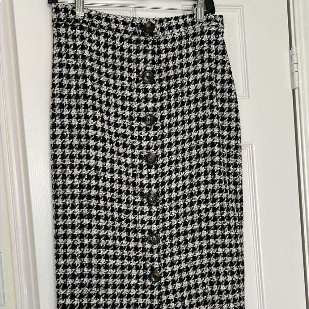 Zara Black and White Houndstooth Pencil Skirt